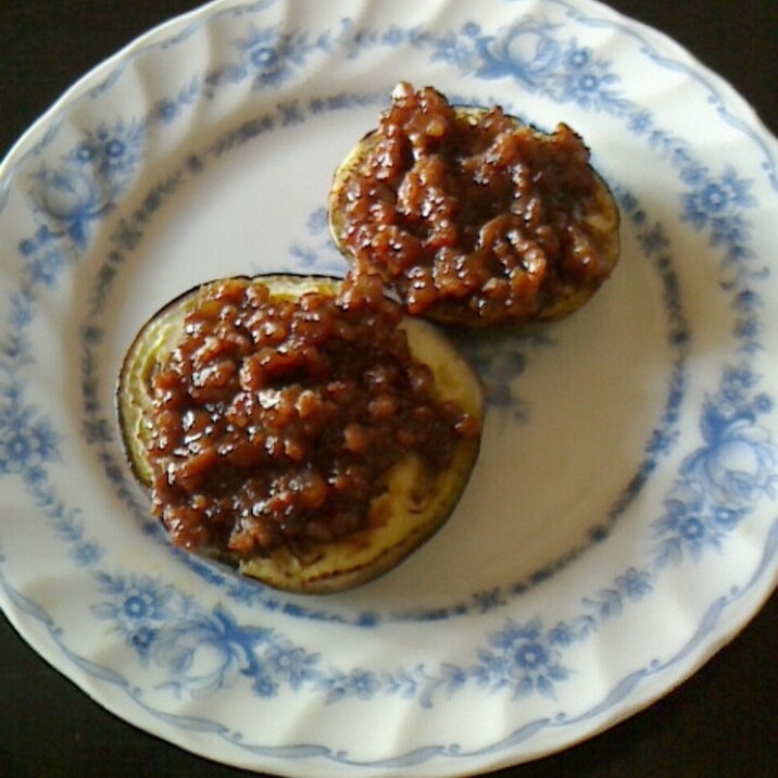 茄子の肉味噌のせ